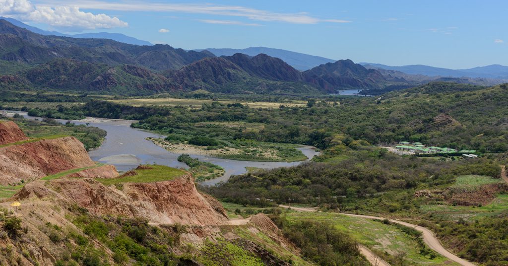 Paisaje desde la Hidroeléctrica El Quimbo, en el departamento del Huila.