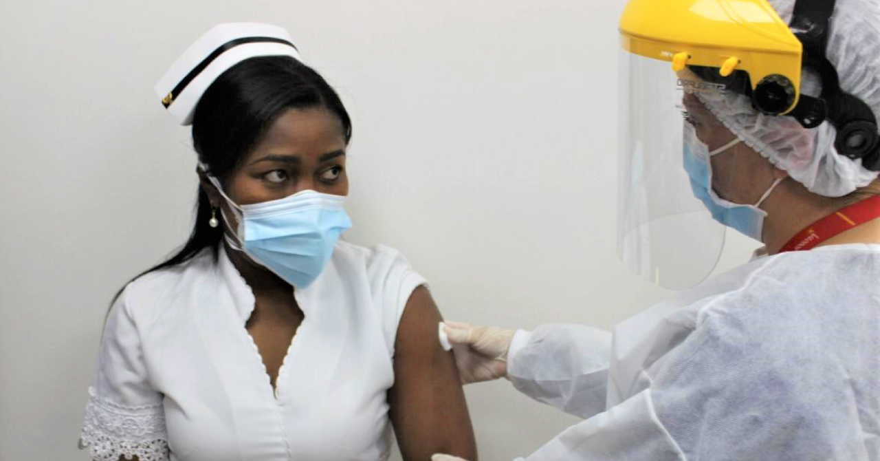 inicio-de-la-vacunacion-primera-vacunada Fotografía: Cortesía Instituto Nacional de Cancerología