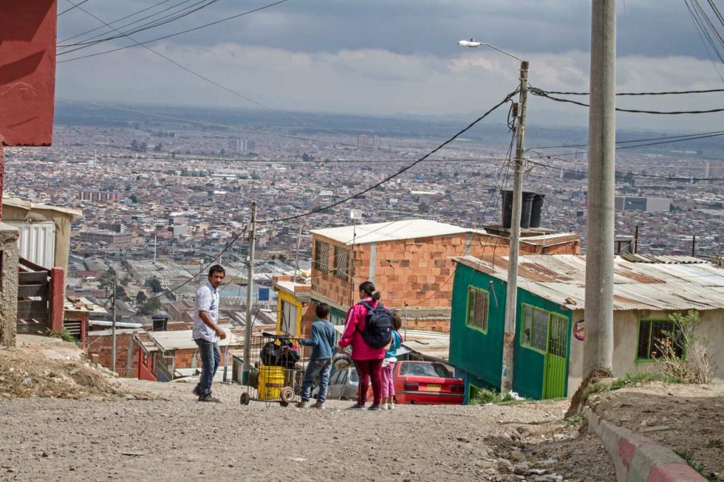 La investigación encontró que hay viviendas construidas en zonas con pendientes que superan el 60 % que no tienen estudios de suelos y puede poner en riesgo a los hogares que las habitan. Foto: Miguel Martínez Delgadillo