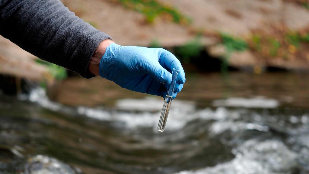 Sensor de bajo costo para medir la calidad de agua de ríos 
