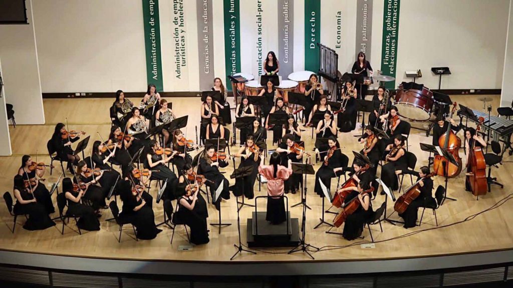 La obra Canto silencioso, de la compositora colombiana Laura Pacheco, es una reflexión, desde la música clásica, sobre los daños que ha generado el ser humano al hábitat de las aves. Recientemente fue premiada por la Orquesta Filarmónica de Bogotá.