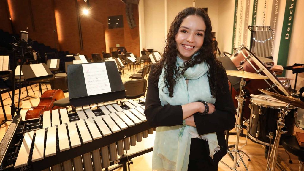 La obra Canto silencioso, de la compositora colombiana Laura Pacheco, es una reflexión, desde la música clásica, sobre los daños que ha generado el ser humano al hábitat de las aves. Recientemente fue premiada por la Orquesta Filarmónica de Bogotá.