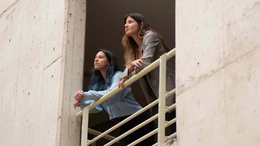Sumario: Las psicólogas javerianas Juliana Reyes y Laura Cano hablan sobre su trayectoria como investigadoras y su trabajo con las comunidades de los Montes de María, con las que buscan cocrear nuevas formas de abordar la salud mental.