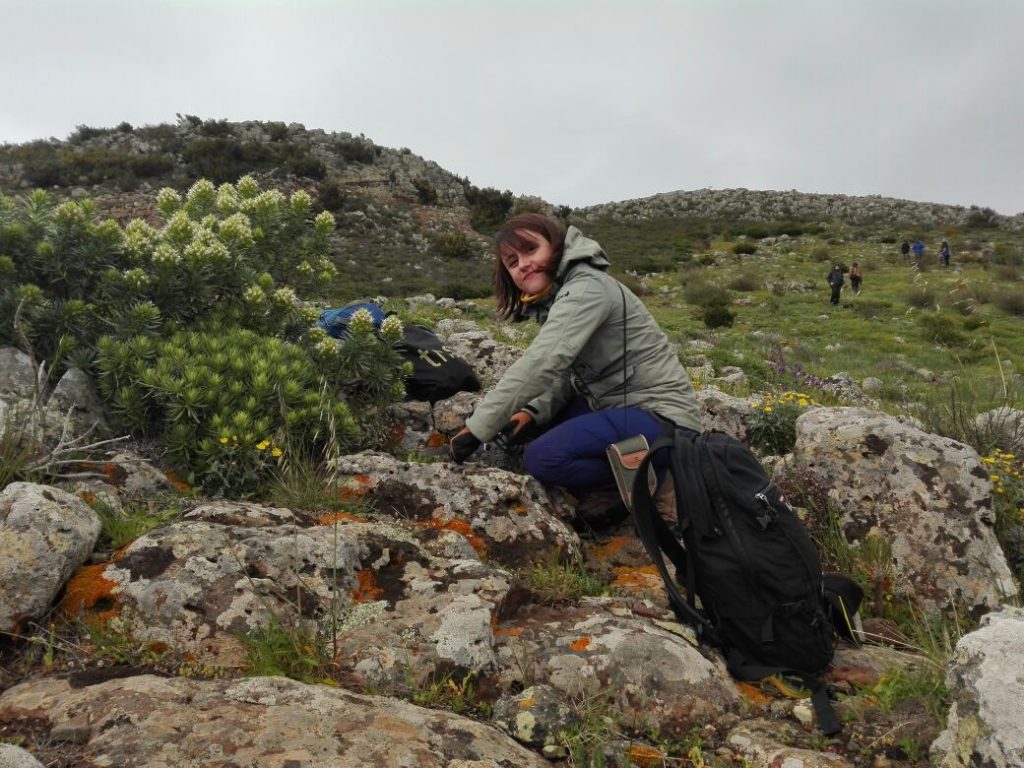 Paola Barajas, egresada de la Pontificia Universidad Javeriana investiga la adaptación de las plantas en la isla de Tenerife. Foto archivo particular.