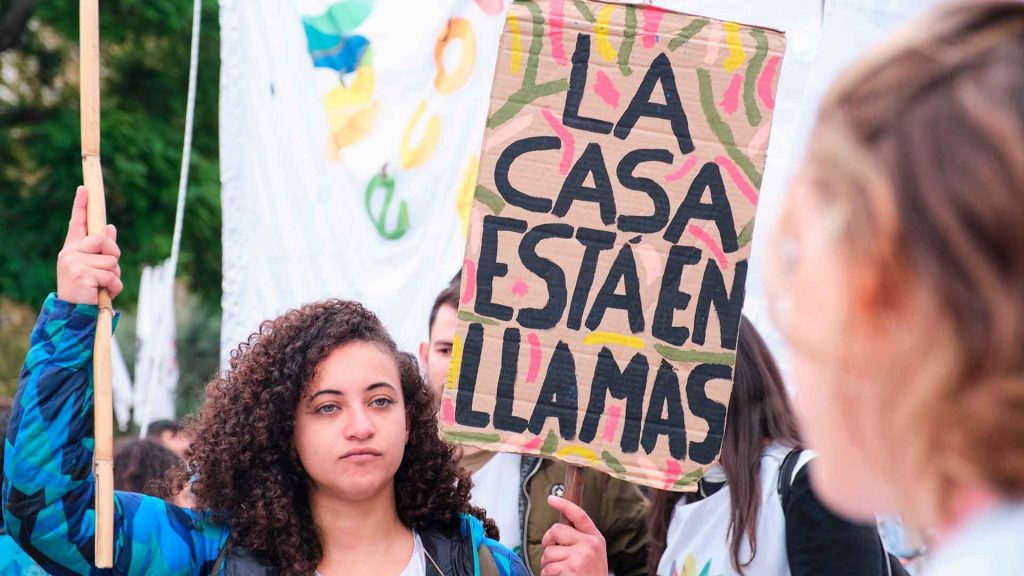 El aumento de la temperatura por causas humanas llevó a la ONU a declarar la era de ebullición como un periodo crítico en la crisis ambiental. Aunque tarde, todavía hay acciones para enfrentar el calentamiento global.