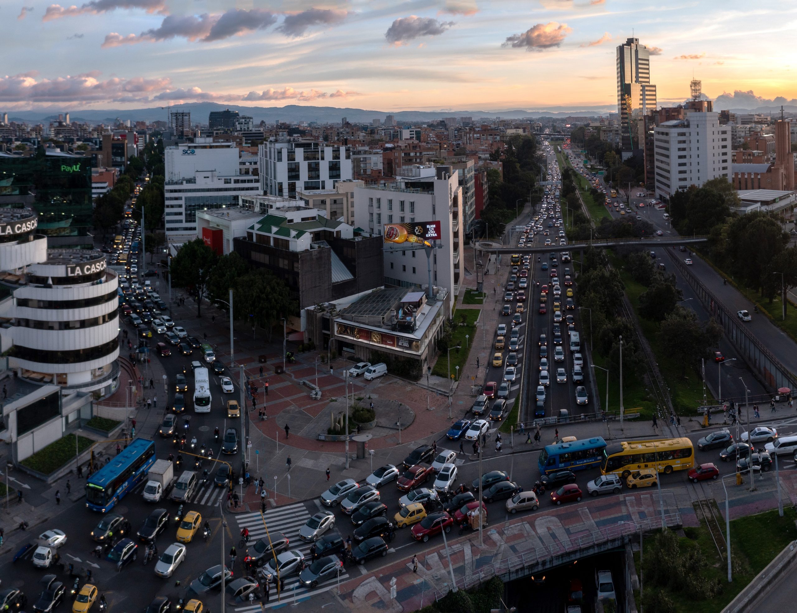 Los investigadores aseguran que eliminar medidas como el pico y placa sería un error, pues entrarían en circulación un alto número de vehículos. Por eso el cobro por congestión es una opción. Foto EGT1 en Shutterstock.