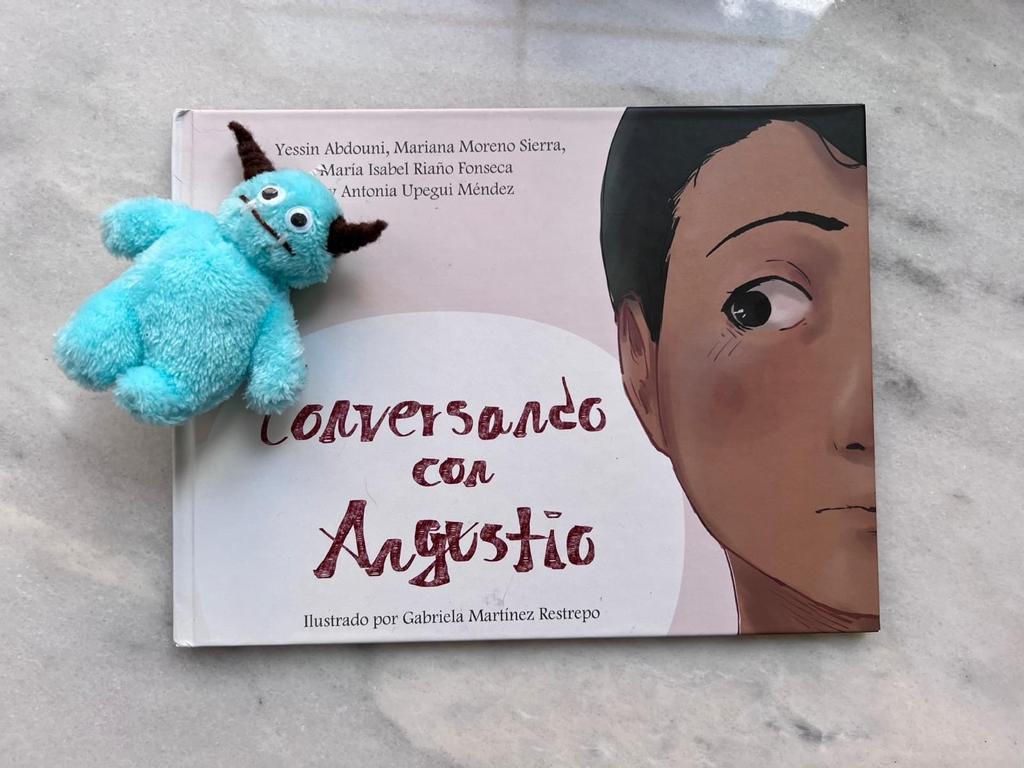 El cuento Conversando con Angustio fue escrito por tres psicólogas javerianas para ayudar a los niños a gestionar el miedo. Ilustración: Gabriela Martínez, artista visual javeriana.