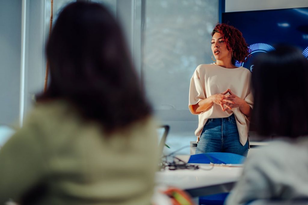 Las empresas que lo asumen como parte de su ADN corporativo los programas de equidad de género, tienen mayores beneficios y sostenibilidad. Foto Shutterstock.