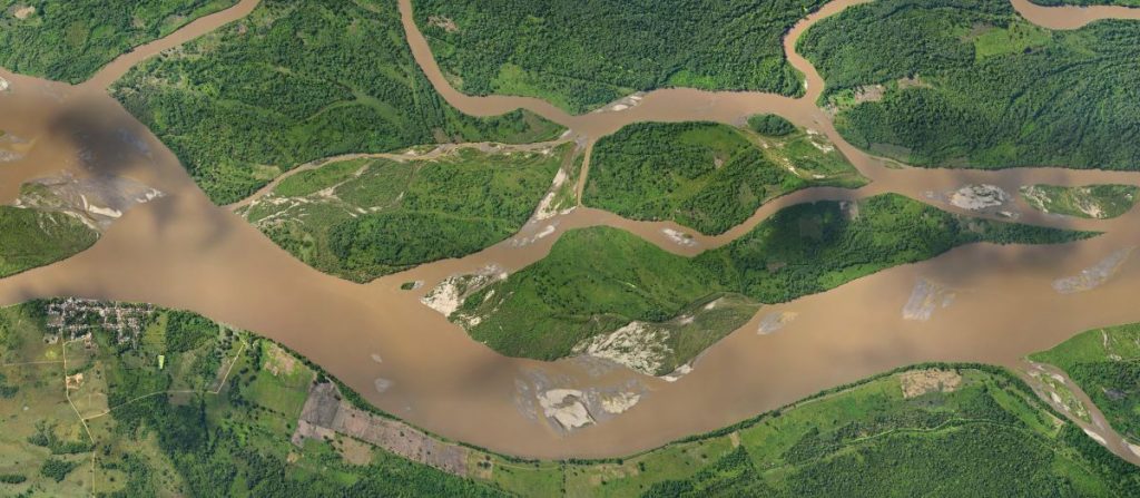 Investigación javeriana analizó los impactos tanto ecológicos y socioeconómicos causados por la invasión de hipopótamos en el río Magdalena. Fotografía: río Magdalena en el departamento de Santander. Shutterstock.