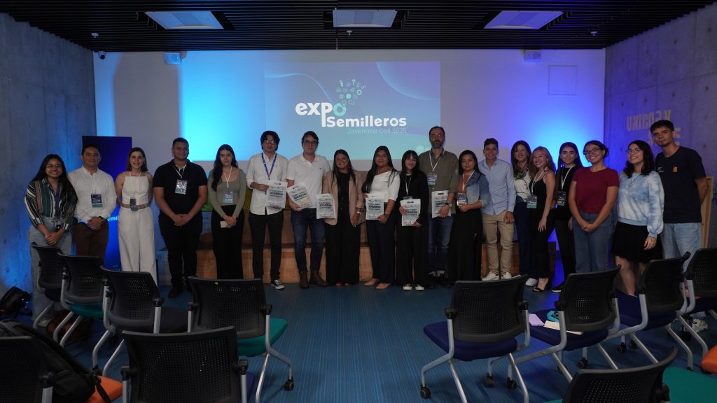 Asistentes y participantes del conversatorio “El camino del investigador: de monitor a posdoctor”