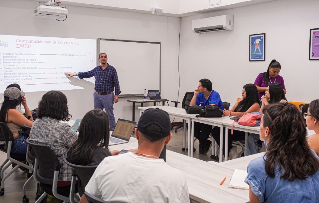 Taller “De la idea al Paper” dictado por el profesor Alejandro Moreno, de la Pontificia Universidad Javeriana Cali