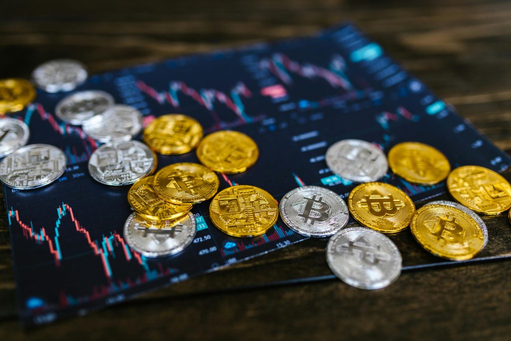 La estafa a más de 40.000 inversores de $Libra, la criptomonedas promocionada por el presidente de Argentina Javier Milei, evidenció cómo funciona el efecto rebaño. Expertos explican de qué manera evitar caer en estas trampas digitales.