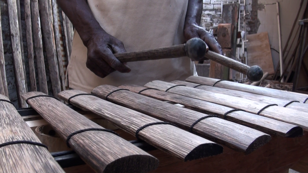 Las teclas de algunas marimbas son fabricadas con el tronco de la palma del chontaduro.