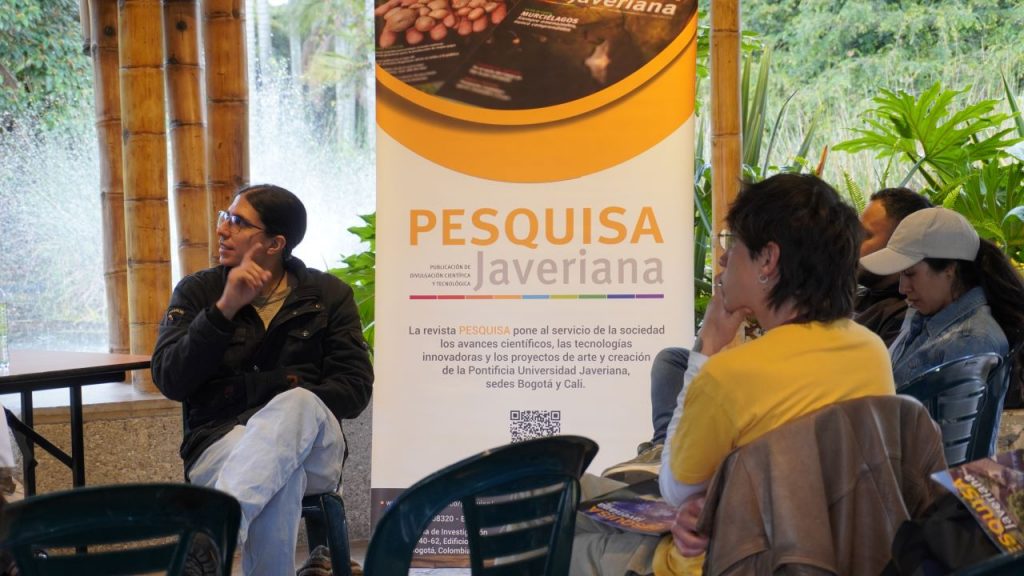 Esta edición de Café Pesquisa reunió las voces de apicultores, científicos y personas curiosas por las abejas. La relación de ‘Apis mellifera’ con otras especies no es sencilla, por lo que se requieren conocimientos diversos para entender y tomar acciones a futuro.