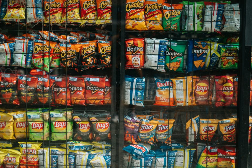 Vitrina de comida empacada / Fotografía de Unsplash