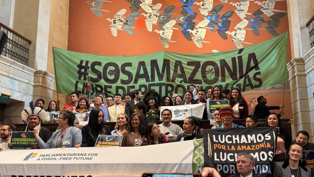 Grupo de parlamentarios que luchan contra la extracción de hidrocarburos en la Amazonia.