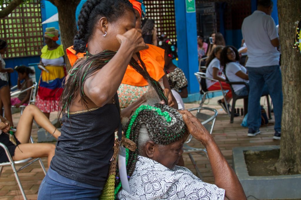 Un trabajo cartográfico revela dónde están y qué enfrentan los territorios afrodescendientes de Latinoamérica. Se trata de una obra trilingüe, regional y colaborativa que convierte datos dispersos en un relato común sobre tenencia colectiva, justicia territorial y adaptación climática.