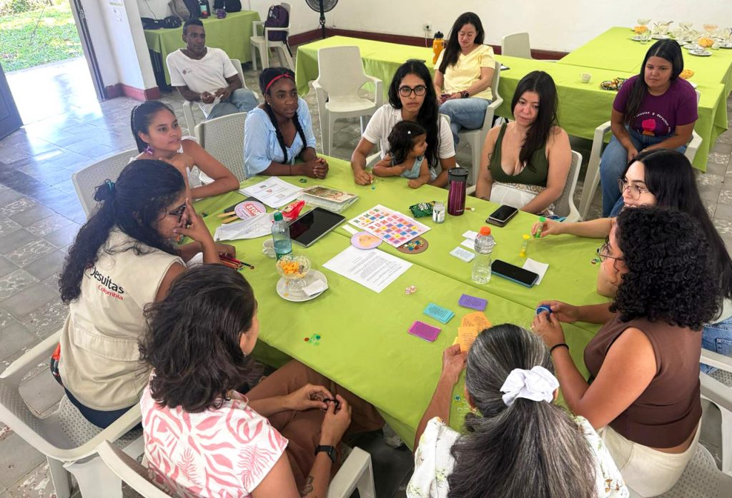 Taller de cocreación del juego de mesa RUMORES