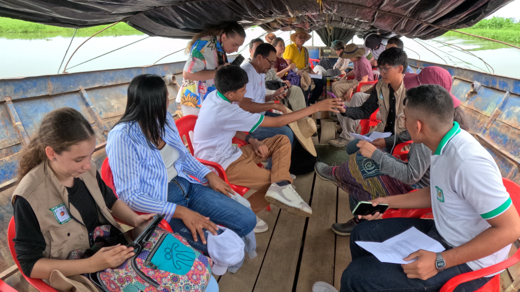 El semillero Agroanfibia, nacido en un colegio de esta ecorregión del Caribe, convirtió una canoa en laboratorio de ideas para recorrer distintas comunidades y situar el conocimiento en un territorio diverso que necesita atención.