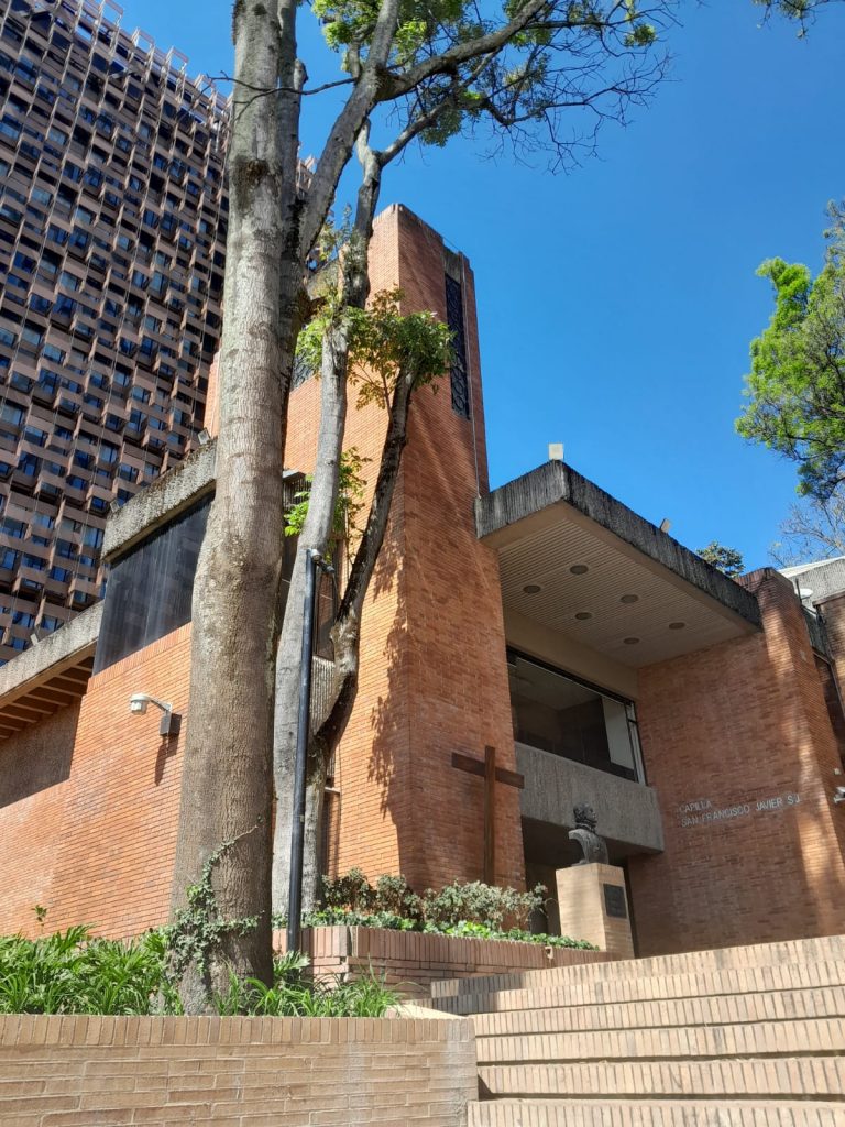 El edificio Pablo VI hoy es sede del Instituto de Salud Pública y el Instituto Pensar.