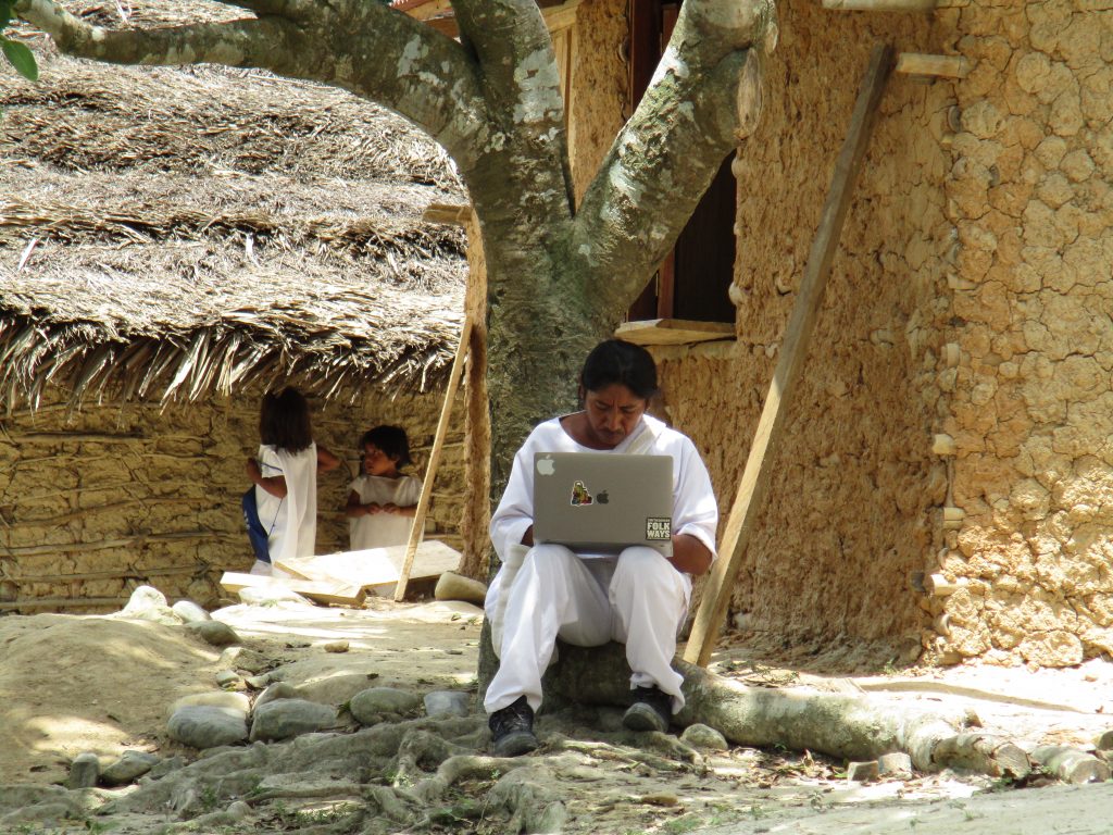 Escuela para hacer escuela: cocreación de la soberanía audiovisual wiwa