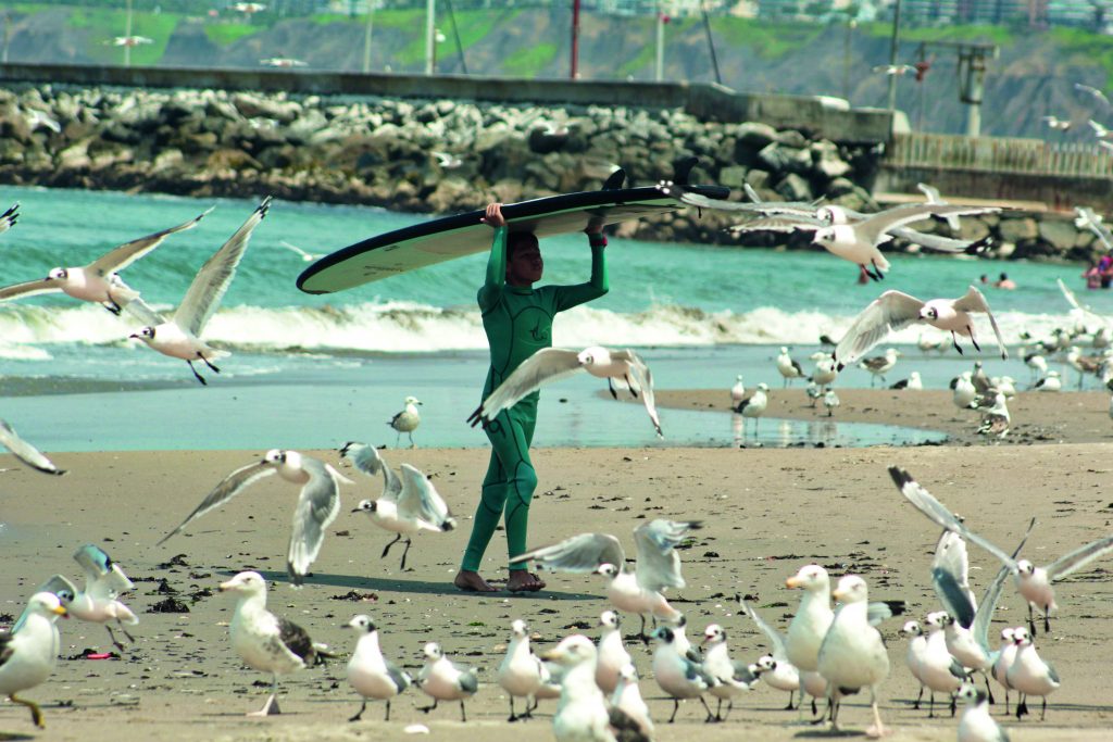 Surfear el malestar emocional para fortalecer la resiliencia juvenil
