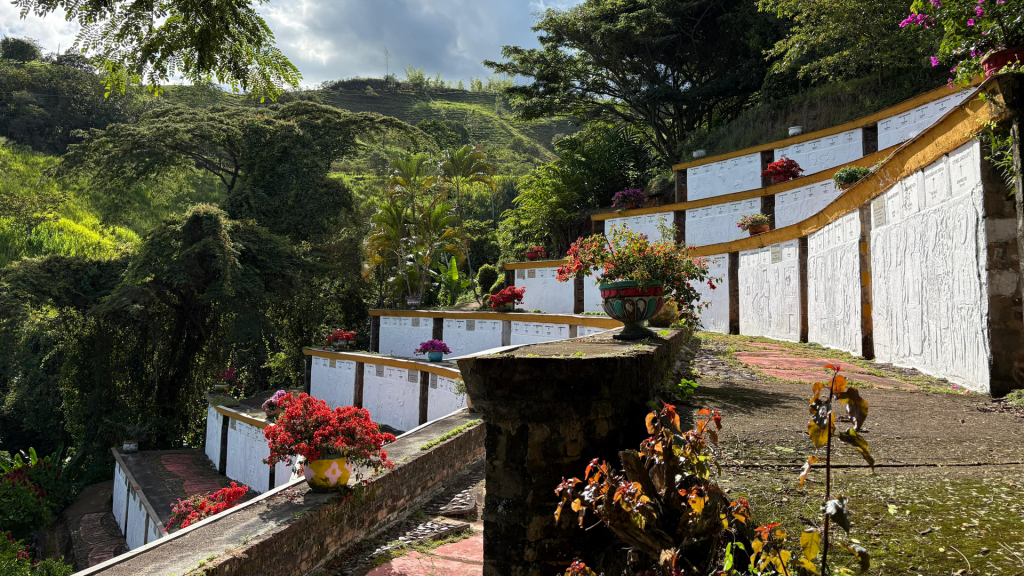 Cómo mirar la violencia del pasado: una pregunta que transforma Arquitectura del Sosiego. Parque Monumento a las víctimas de Trujillo (Valle). / María Alejandra Gómez, Juan Sebastián Benavídez y Martin Serrano.