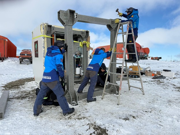Fotos del proyecto HACAE al mayor Estibenson Uribe de la FAC, quien lidera el proyecto del HACAE.