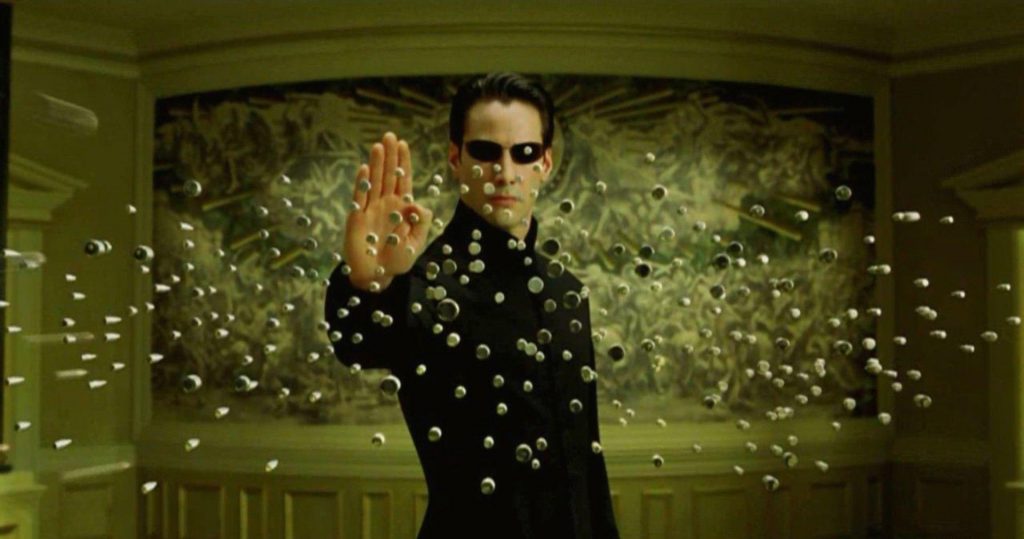 En Matrix, Neo logra hackear la inteligencia artificial para rescatar el mundo interno humano. Foto: Hermanas Wachowski