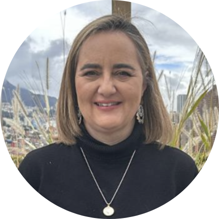 Profesora asociada