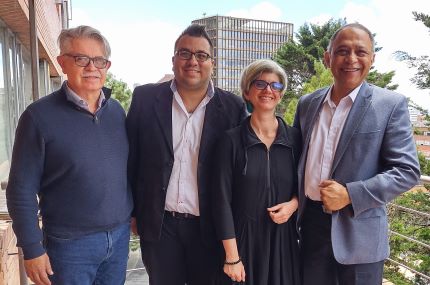 La relación entre los profesionales de la salud y la industria farmacéutica desde una perspectiva de la ética utilitarista de Michael Sandel Pontificia Universidad Javeriana