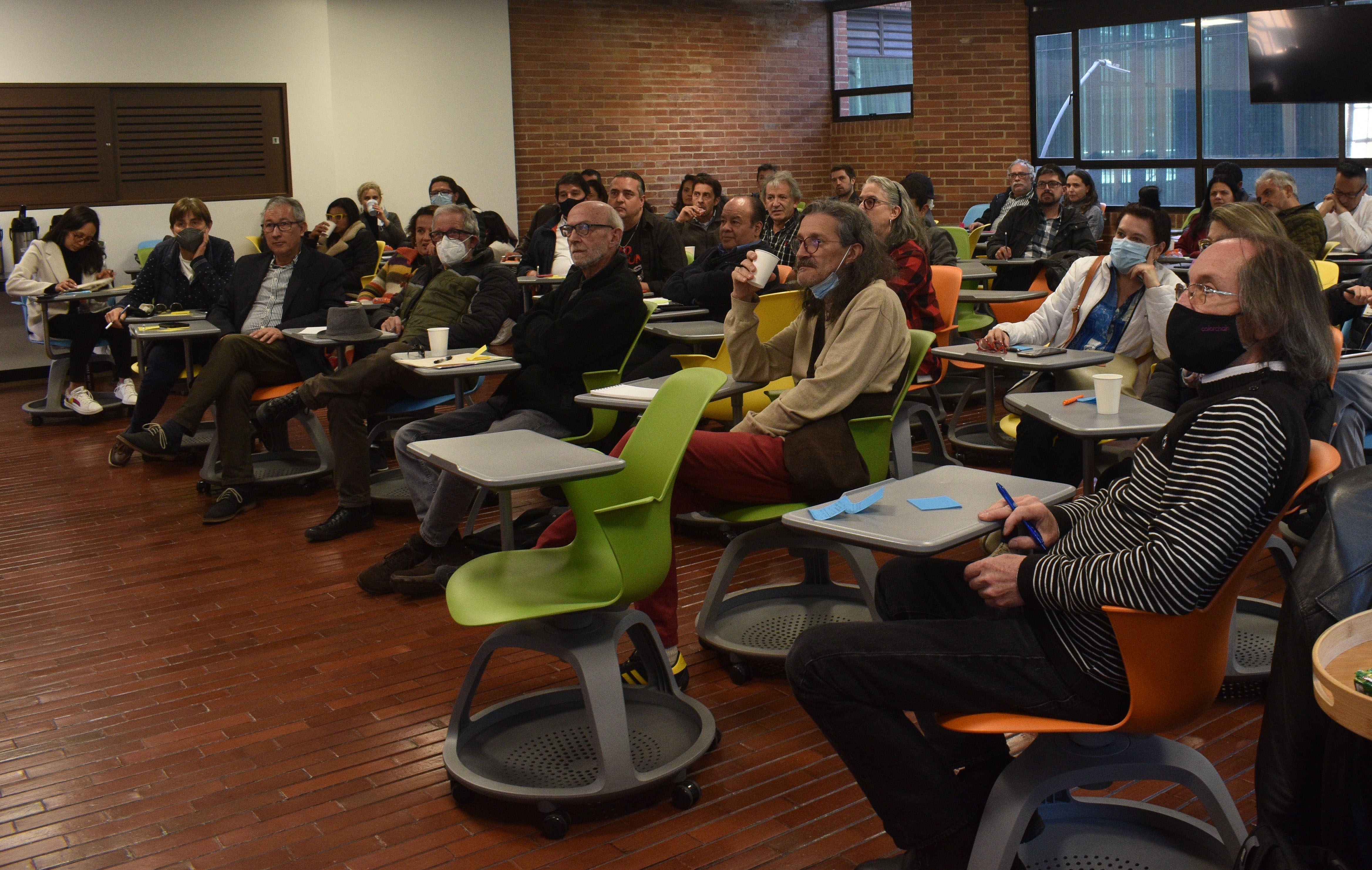 Profesores de Arqui-Diseño reunidos en torno a los retos del retorno