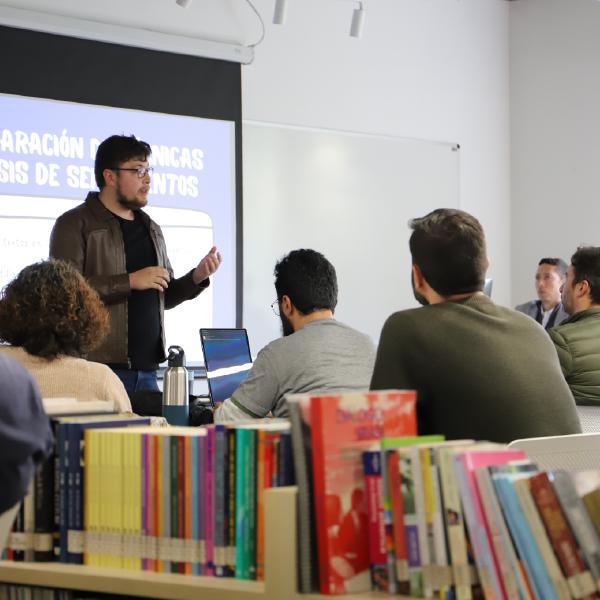 Estudiantes en clase del Doctorado