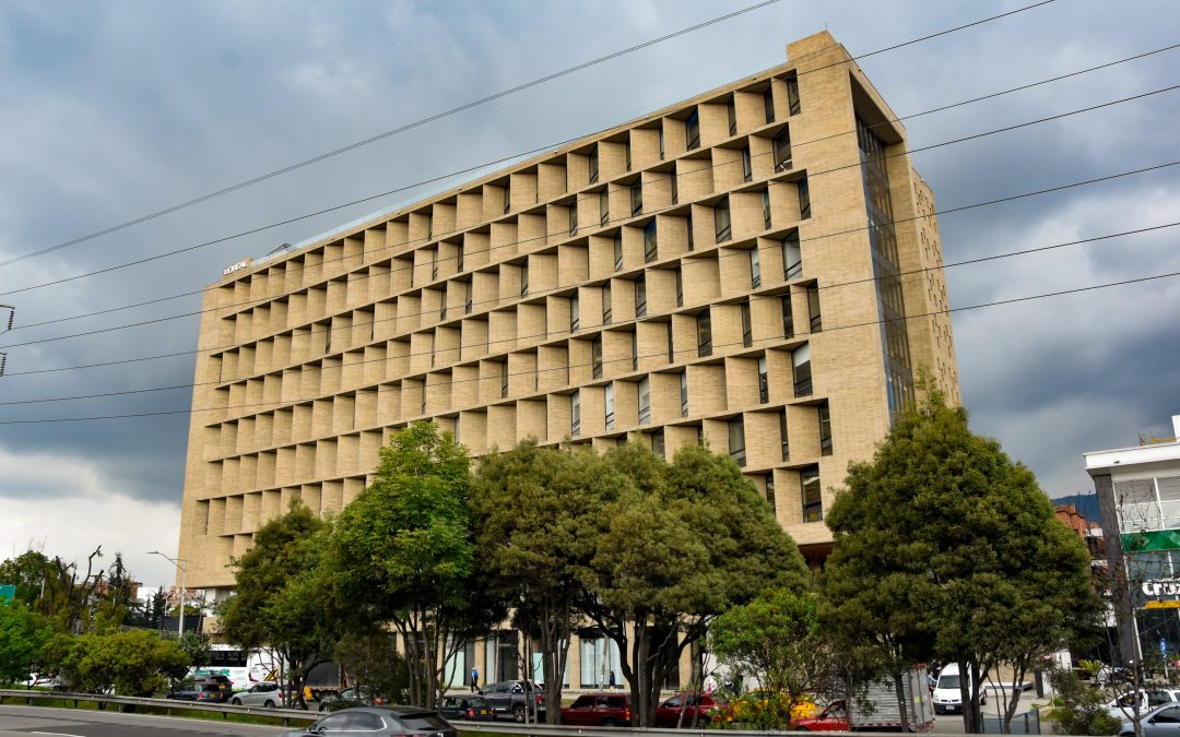 Éxito de la Universidad Javeriana: La Torre Sapiencia se Alza con el Primer Premio a la Excelencia en Arquitectura Sostenible – Vidrio Andino